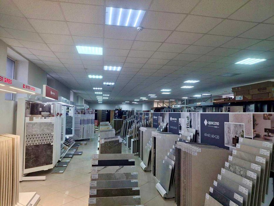 Оренда торгово-офісних приміщень площею 1400 м2 в р-ні вул. Ріпкінська