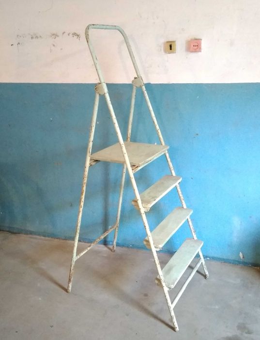 Стремянка драбина лестница ступеньки металлическая с площадкой СССР
