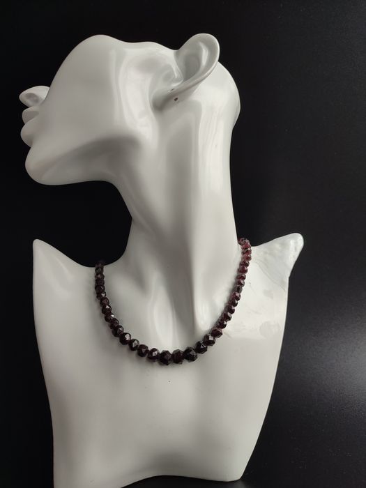 Бусы из натурального граната и гранатового стекла