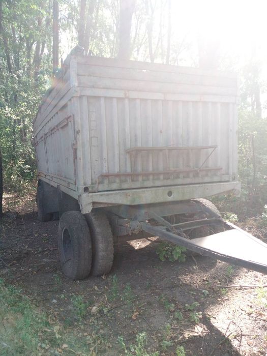 Вантажний причіп камаз.