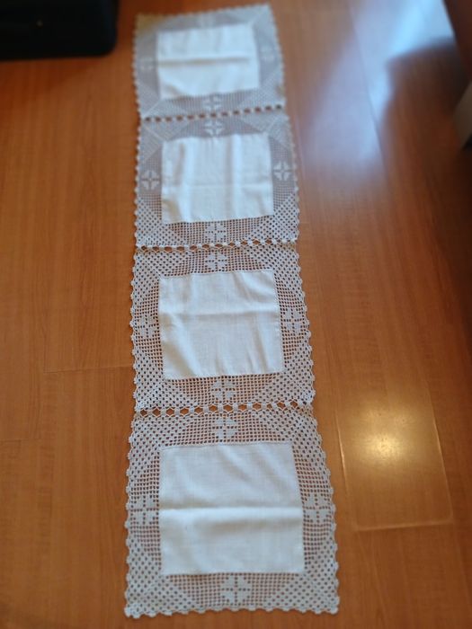 Centro de mesa  em linho com renda