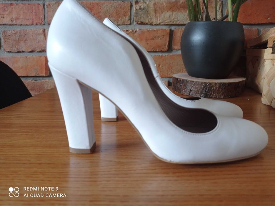 Sprzedam szpilki Gino Rossi 36 ślub, białe