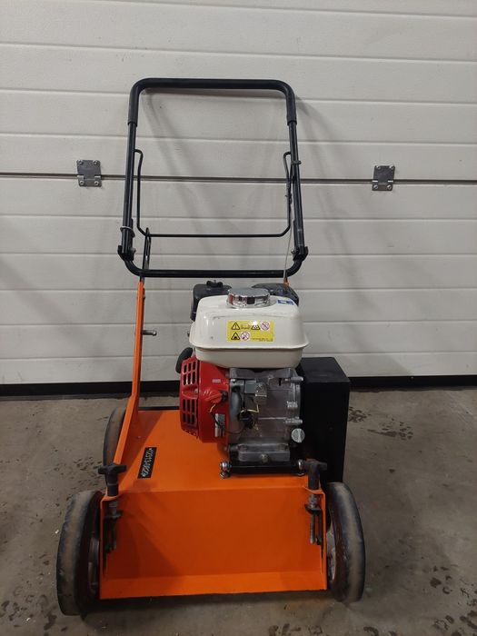 Wertykulator spalinowy Eliet E 401