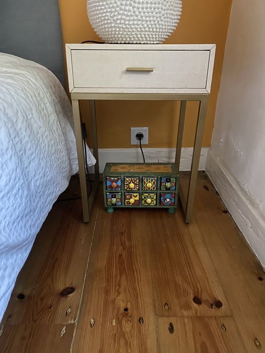 Mesa de cabeceira area