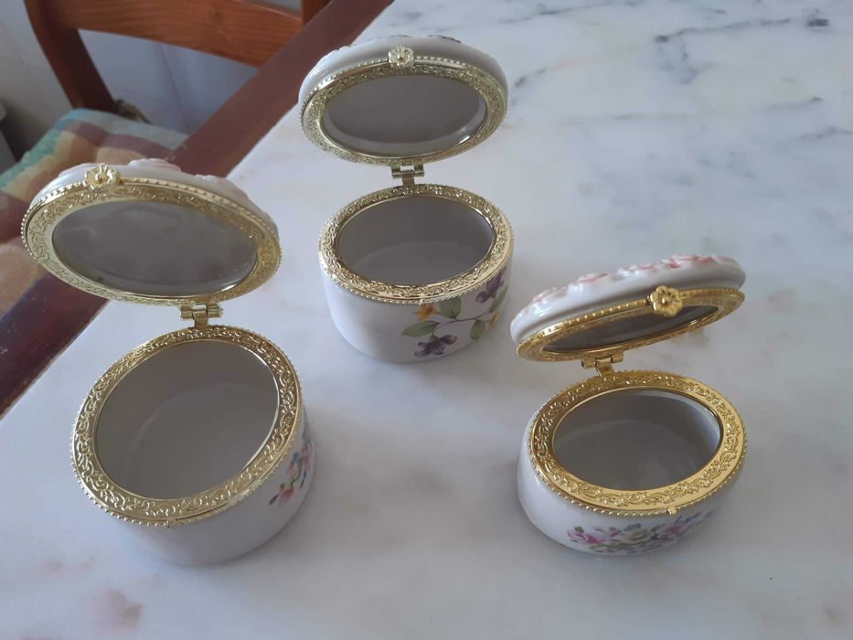 Conjunto de 3 caixas/guarda jóias porcelana, NOVAS