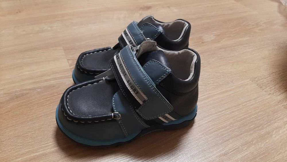 ботиночки кроссовки фирмы бж полностью кожа 24 размер