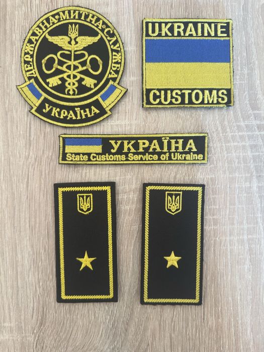 Погони, емблеми та написи Державної Митної Служби України