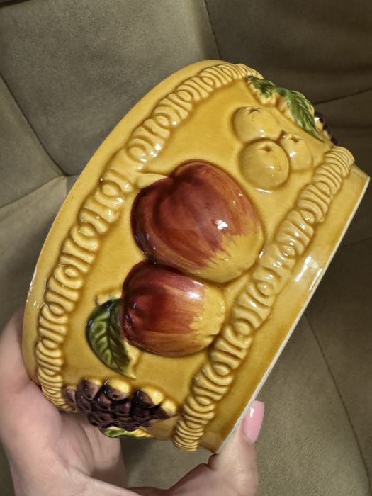 Винтажное керамическое блюдо маджолика с крышкой