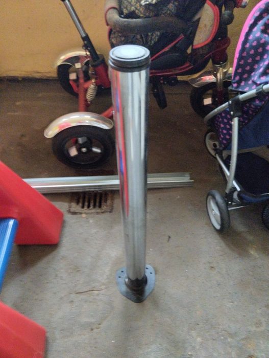 Chromowana noga do stołu
