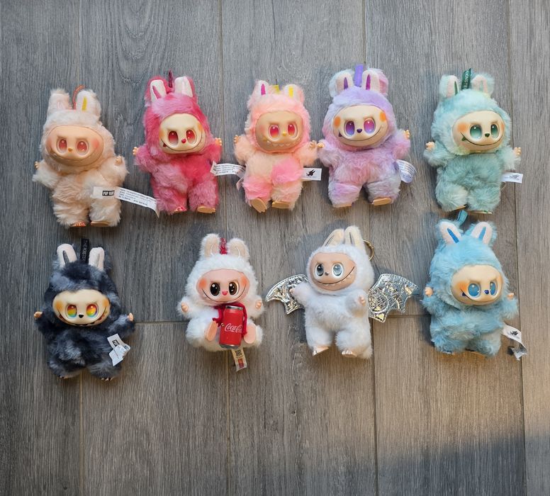 Labubu embalado e selado , tenho disponível todos da última foto