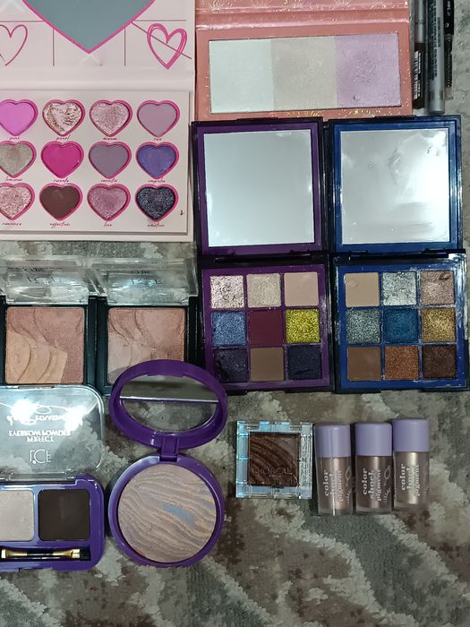 Губна помада, блиск для губ,тональний,консілер, коректор, рум'яна ,.