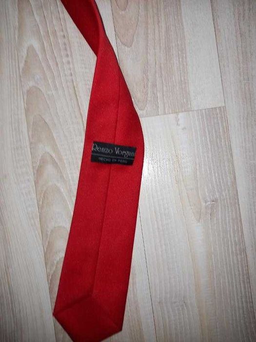 Красный  галстук