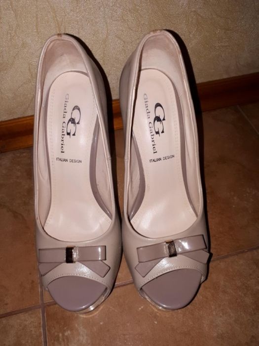 Продам туфлі