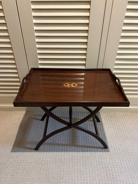 Mesa de apoio / tabuleiro de serviço com suporte de pés