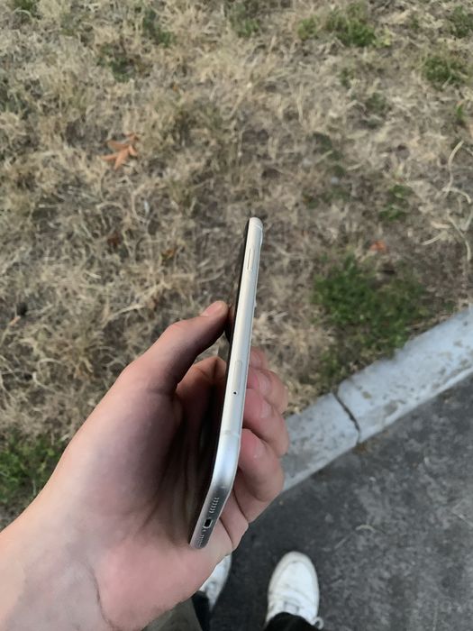 продається iPhone XR