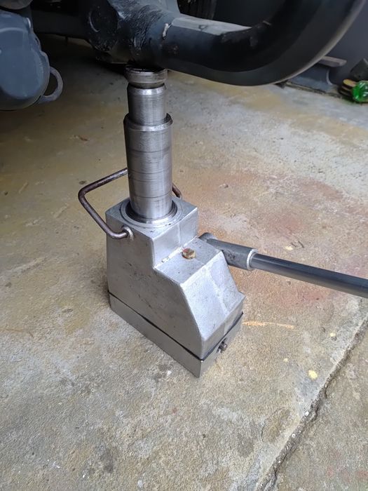 Lewarek hydrauliczny kolumnowy