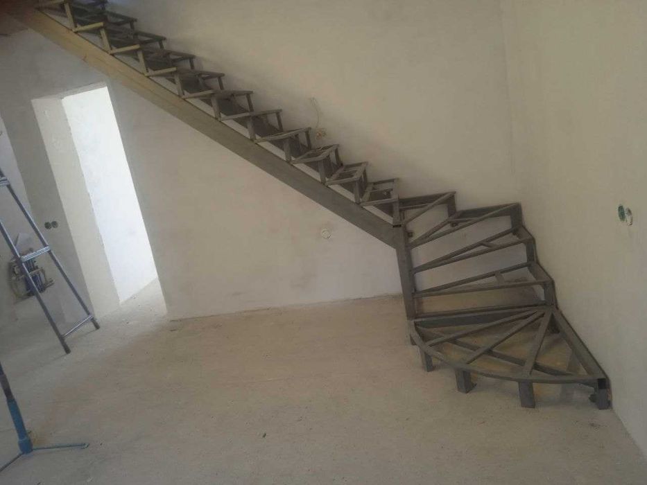 Металеві сходи, металокаркас