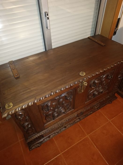 Magnífica arca antiga restaurada estilo renascença