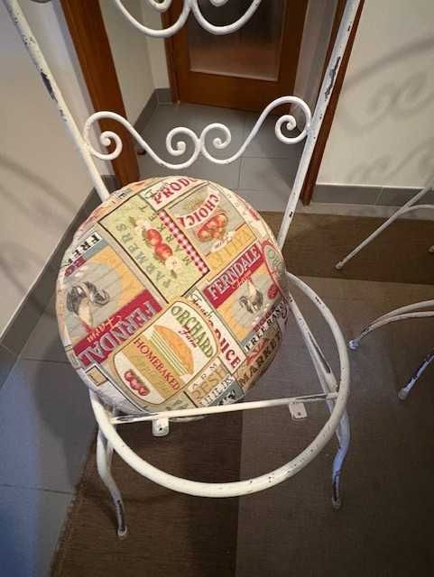 Conjunto de 4 cadeiras de ferro