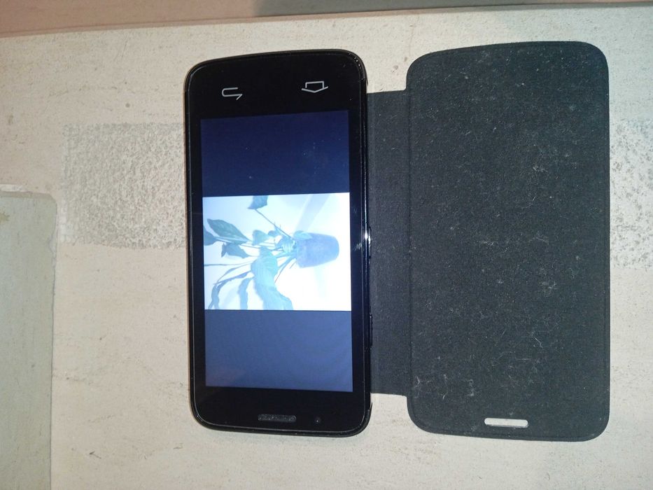 Smartphone Yezz Andy AZ4.5 Dual SIM Senior (Preto)