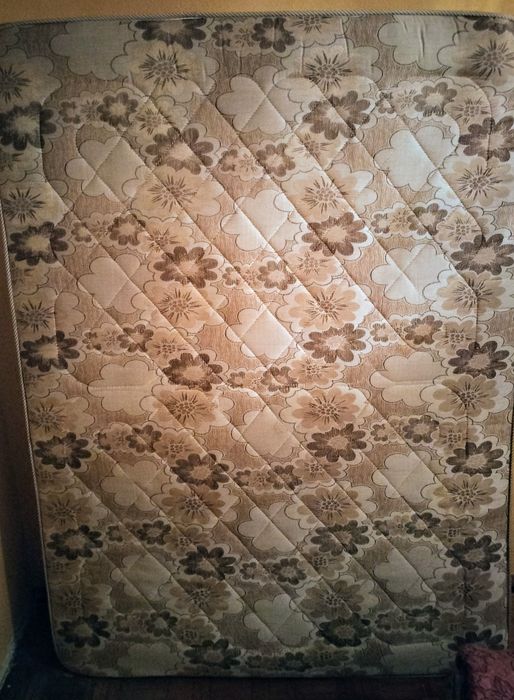 Colchão vintage de molas 133cm * 183cm.
