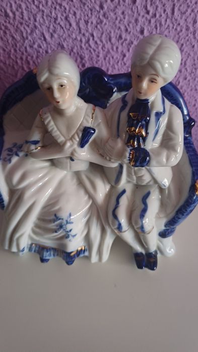 Peça decorativa - sofá com casal