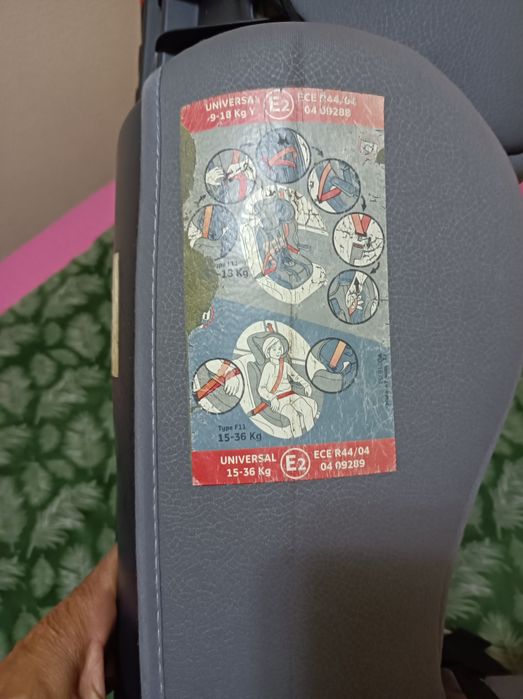 cadeira automóvel  praticamente nova