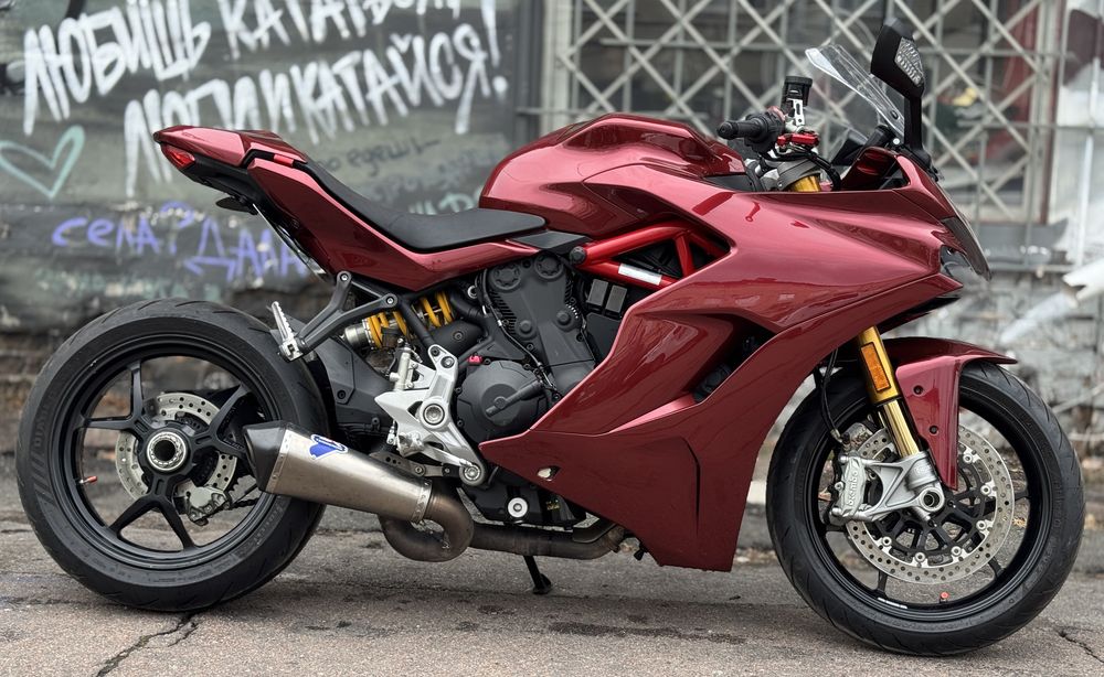Мотоцикл Ducati SuperSport 2017 рік