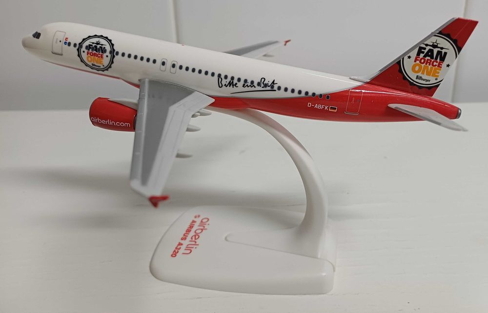Avião de coleção AIR BERLIN Airbus 320 " Fan Force One  "
