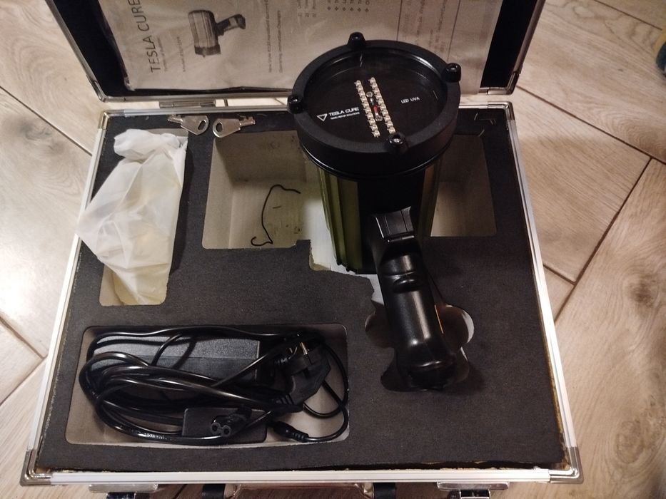 Lampa UV TESLA R 100
