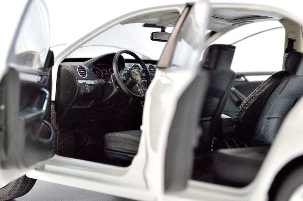 Модель автомобіля 1:18 Volkswagen Jetta 2013