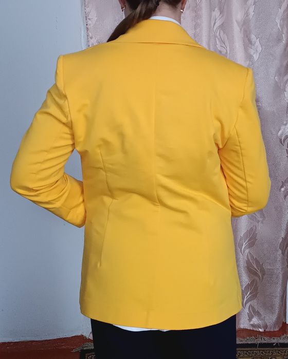 Стильний жовтий піджак / Жакет з підкладкою в смужку
