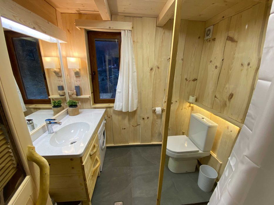 Стільниця з умивальником зі штучного каменю умивальник над стіральною