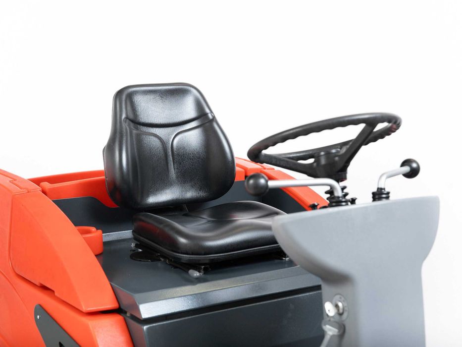 Zamiatarka Hako Sweepmaster P980 R BENZYNA 2017r 647h 5700m²h 30000net