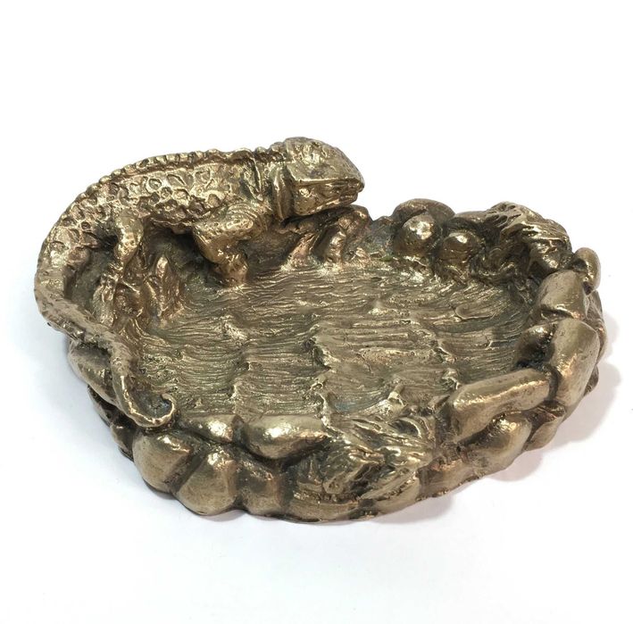 Вінтажна попільничка  -  бронзова попільничка з ящіркою