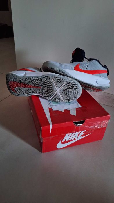 Buty Nike 40 adidasy sportowe Hustle