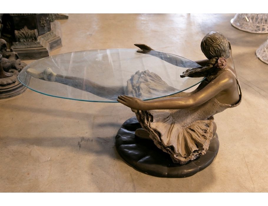 Mesa bailarina em bronze