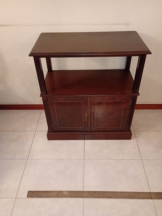 Móvel estante nogueira