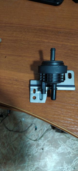 Клапан адсорбера Клапан вентиляции топливного бака