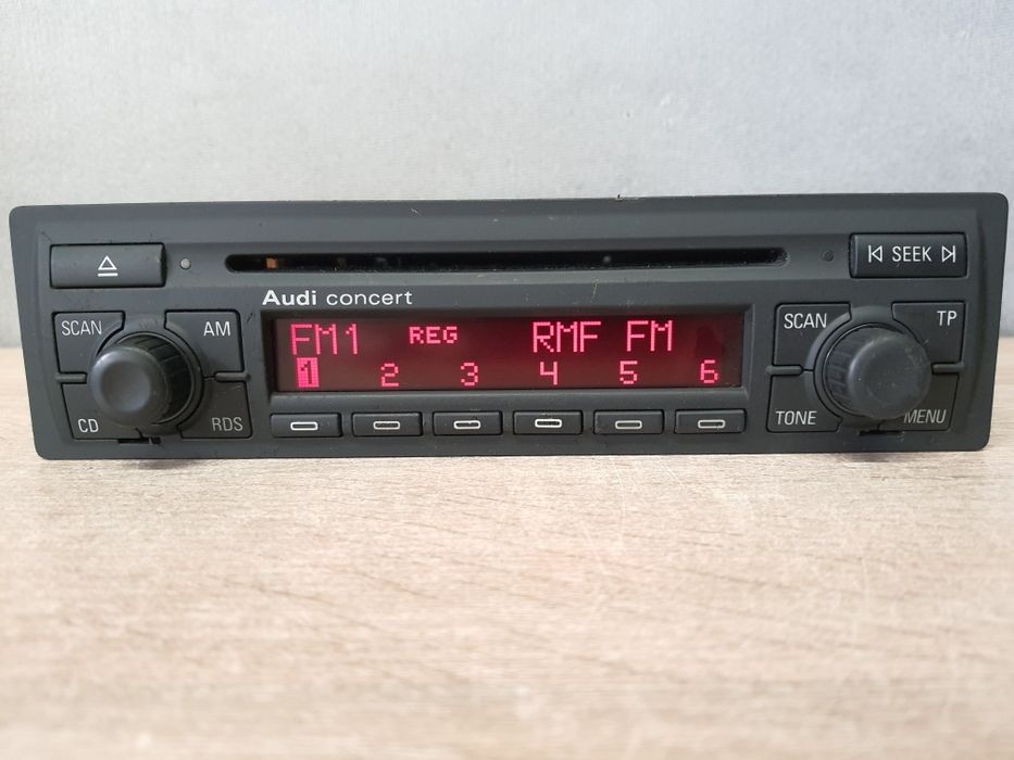 Radio samochodowe Audi Concert II płyty CD, A6 C5, TT, A2, A3 8L + kod 22cm Zadbane 4B0 Chowane gałki