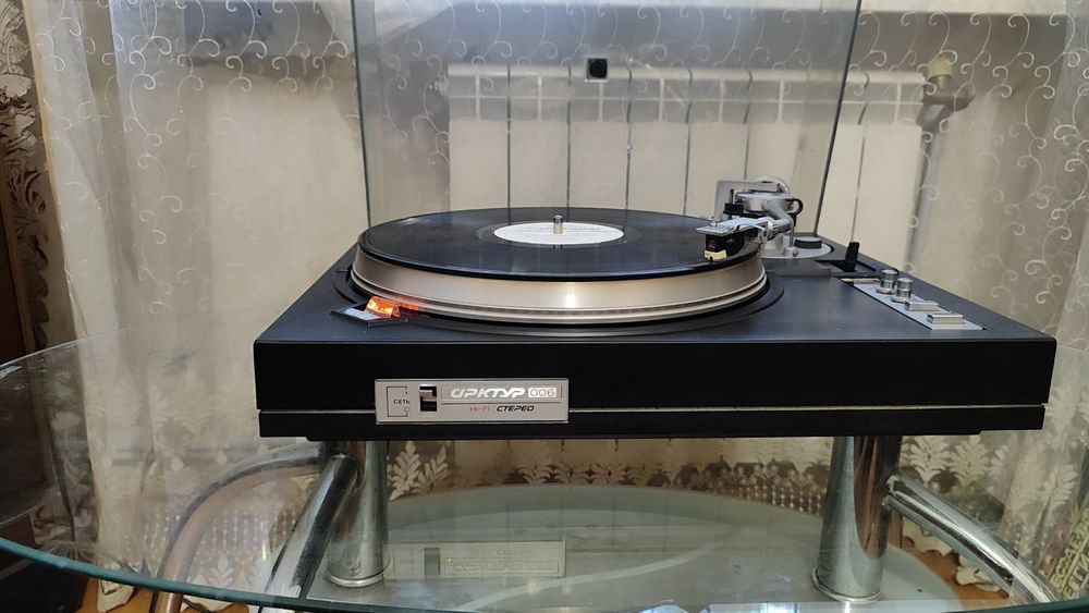 Продам виниловый проигрователь Арктур 006,