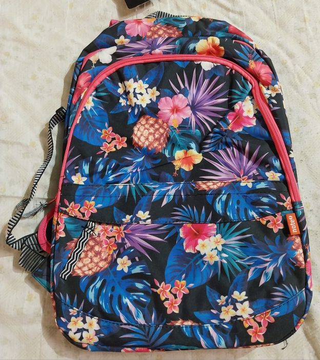 Mochilas escolares a bom preço novas