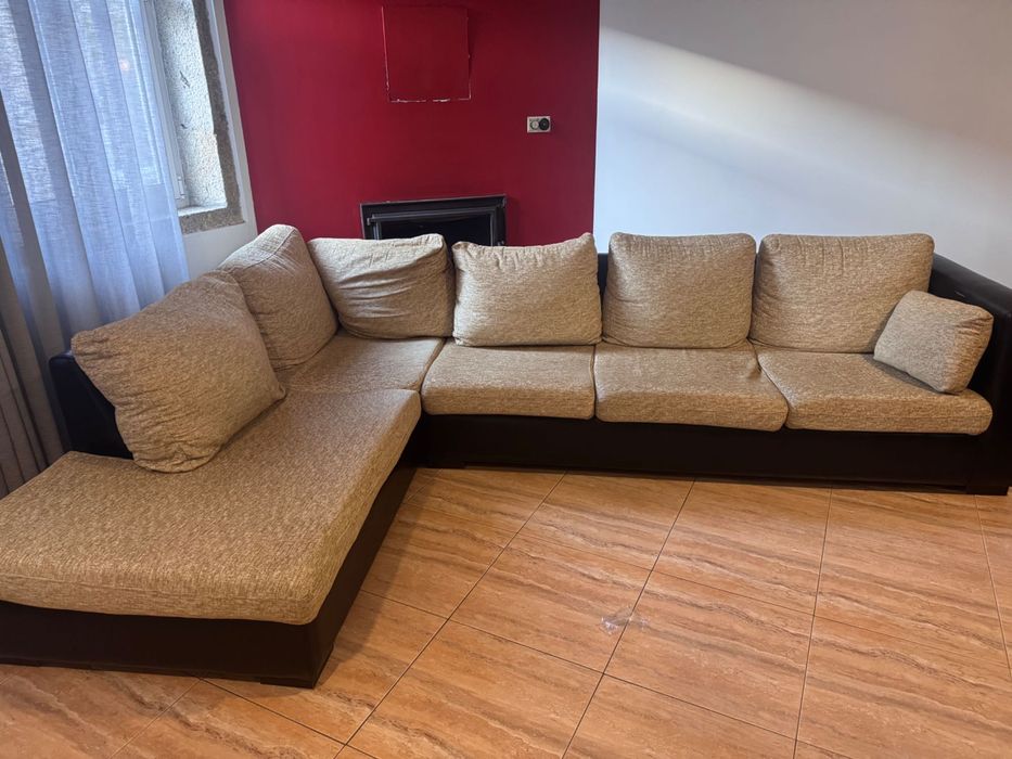 Sofá com chaise longue