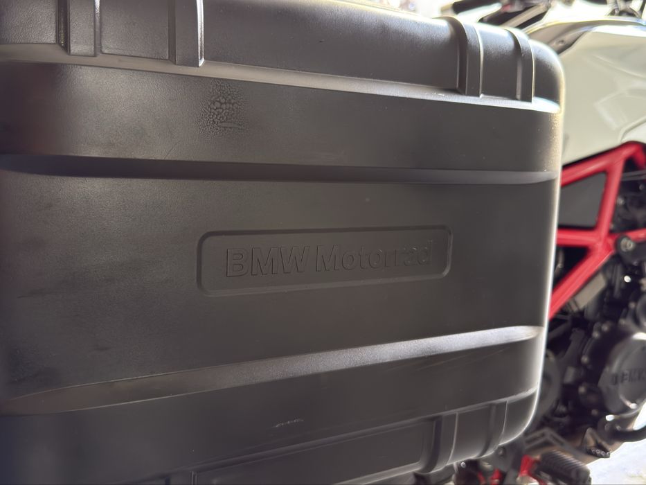 BMW F700GS 2017 + 2 Capacetes