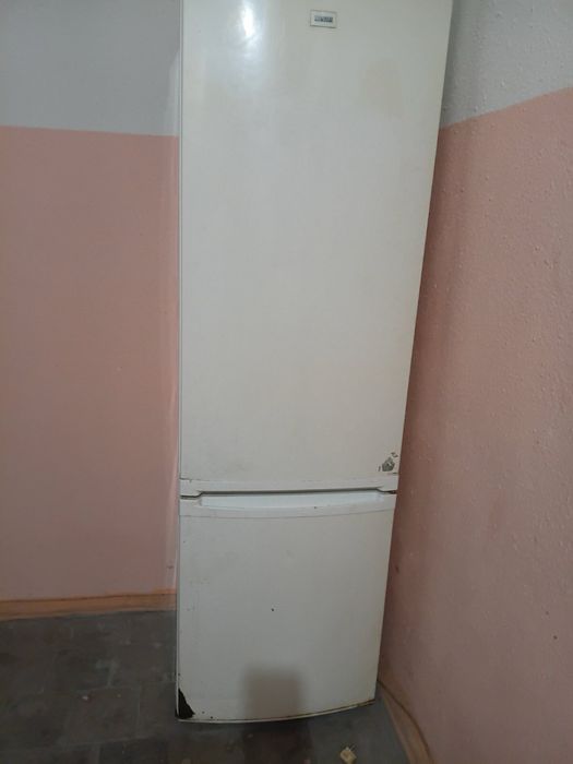 Холодільник zanussi