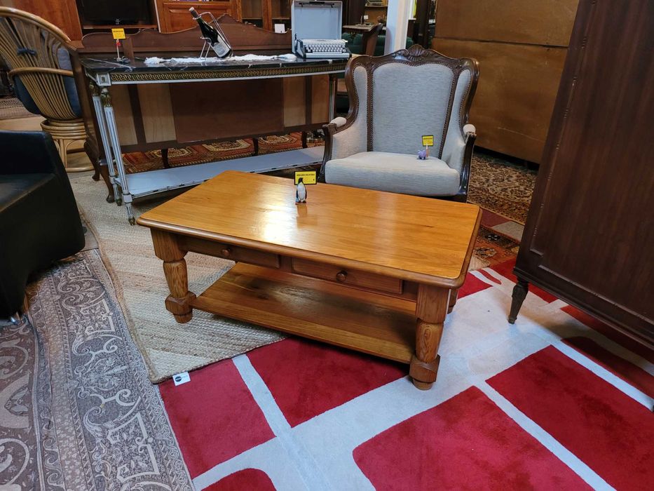 Mesa de centro em madeira maciça com gavetas64584277321859120