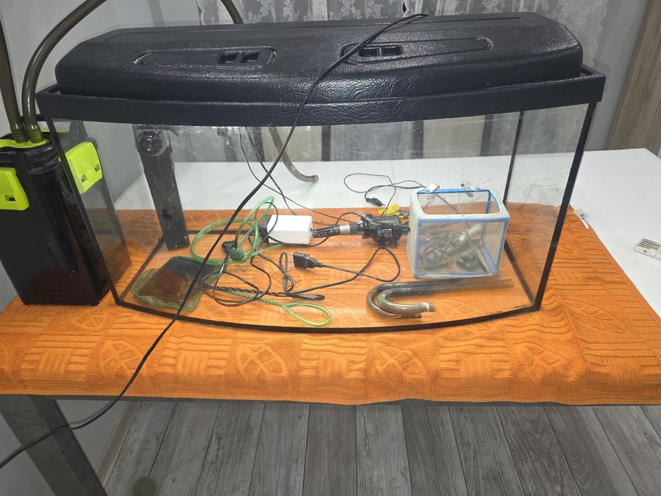 Akwarium  plus  oporzadzenie