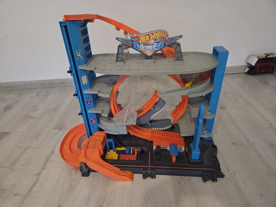 Hot Wheels City Mega Garaż Atak Rekina