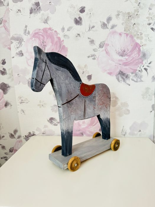 Duży Drewniany koń na kółkach, ozdoba konik retro