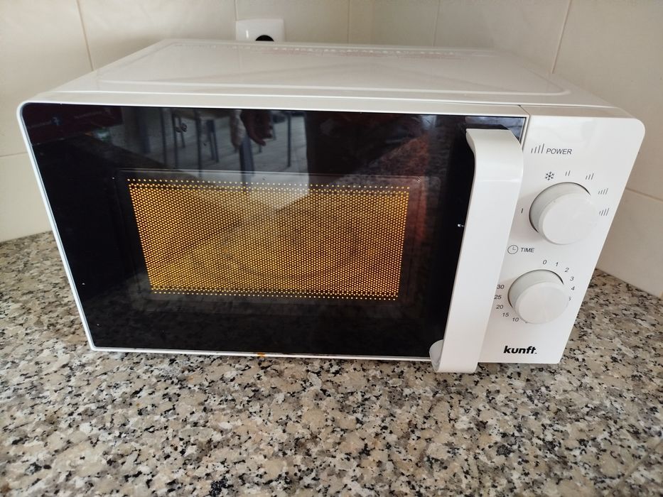 Micro-ondas KUNFT KMW-4459 (20 L - Sem Grill - Branco)